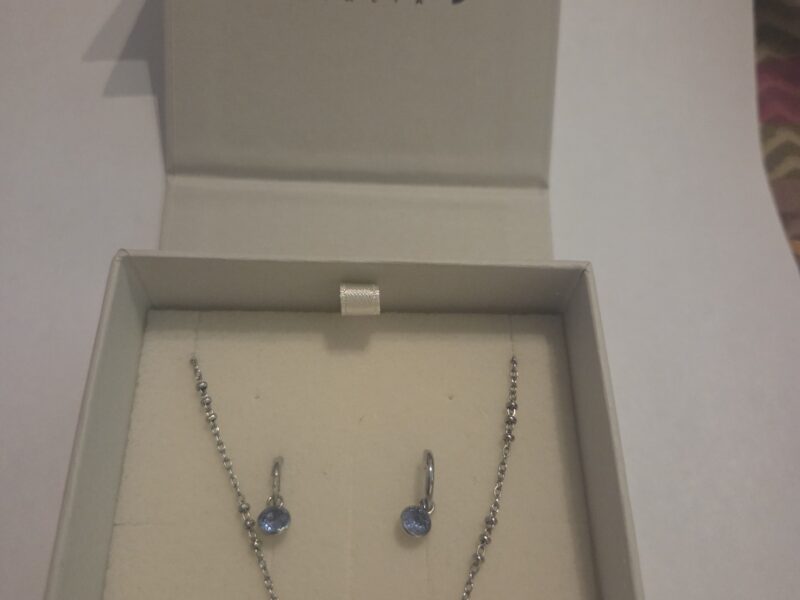 Collana con orecchini