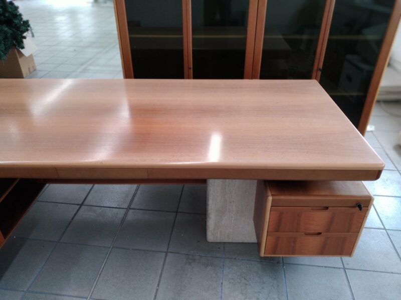 Scrivania angolare Noce massello base Marmo bianco 235+200x100cm