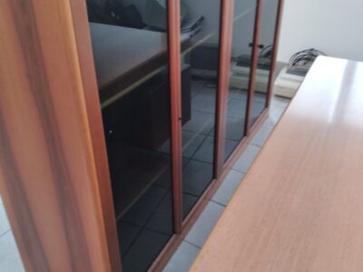 Scrivania angolare Noce massello base Marmo bianco 235+200x100cm