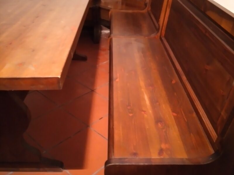 Tavolo 10 posti 220x90 noce massello con panca angolare