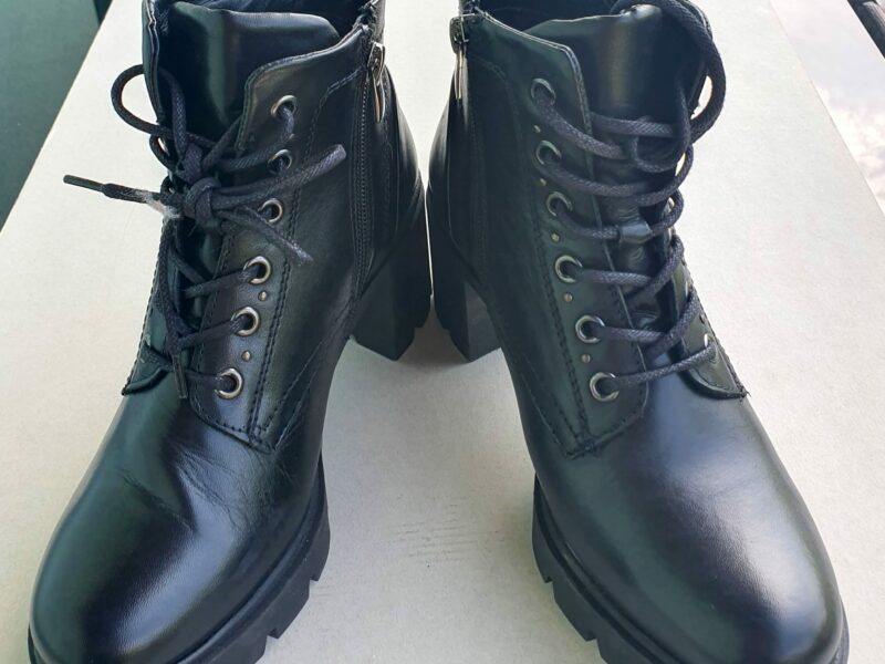 Scarpa da donna in pelle nera no. 36