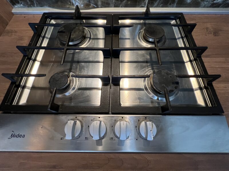 Cucina attrezzata con elettrodomestici – nuova