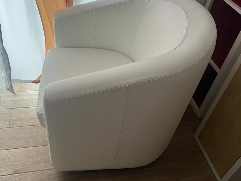 Poltrona girevole in pelle