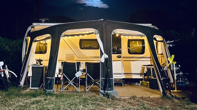 Roulotte FENDT 560 SKM APERO 2024 – PARI AL NUOVO / SUPER ACCESSORIATO/ OCCASIONE