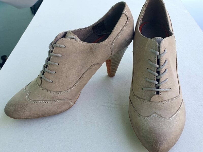 Scarpe da donna in pelle con tacco