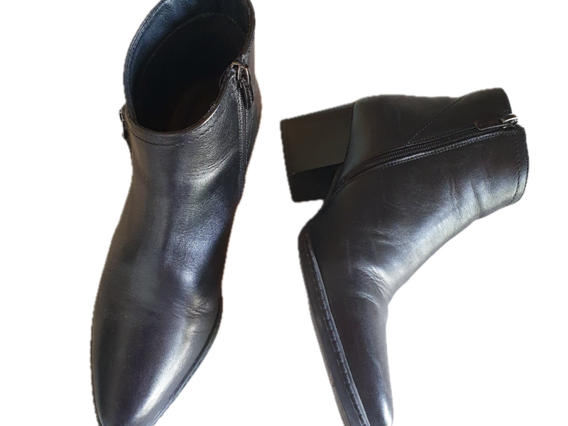 Scarpa donna con chiusura lampo, pelle nera lucida, no. 36