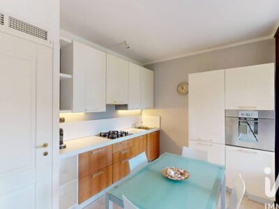 ARENZANO – Elegante trilocale in contesto residenziale con piscina e posto auto