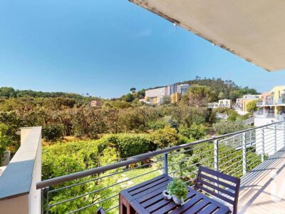 ARENZANO – Elegante trilocale in contesto residenziale con piscina e posto auto