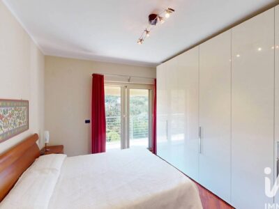 ARENZANO – Elegante trilocale in contesto residenziale con piscina e posto auto