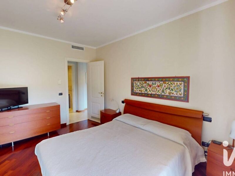 ARENZANO – Elegante trilocale in contesto residenziale con piscina e posto auto