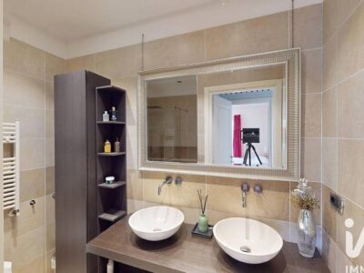 ARENZANO – Elegante trilocale in contesto residenziale con piscina e posto auto