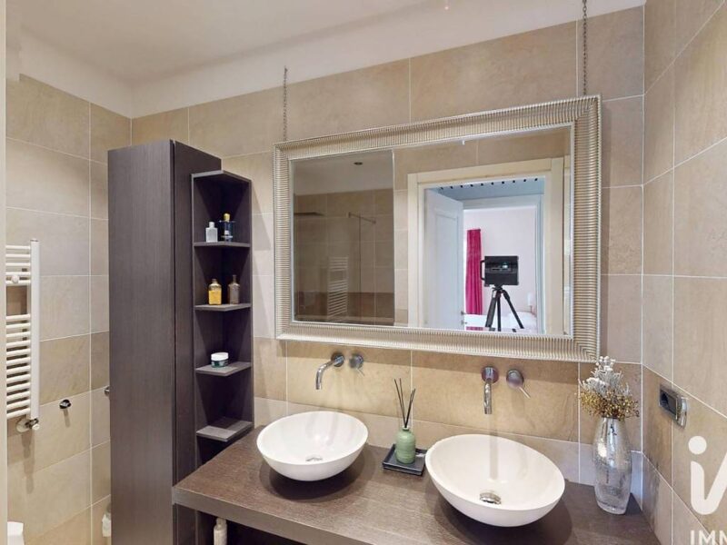 ARENZANO – Elegante trilocale in contesto residenziale con piscina e posto auto