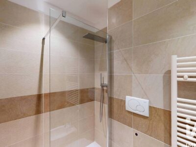 ARENZANO – Elegante trilocale in contesto residenziale con piscina e posto auto