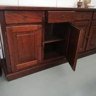 Mobile credenza in legno massello con 4 ante e cassetti