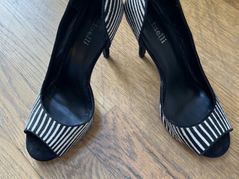 Scarpe scamosciate zebrate