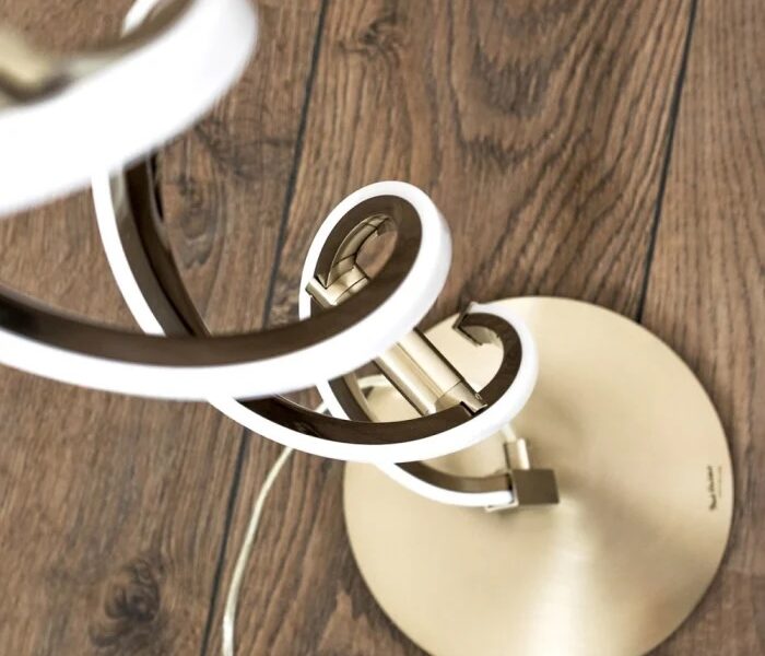 Lampada da terra LED regolabile